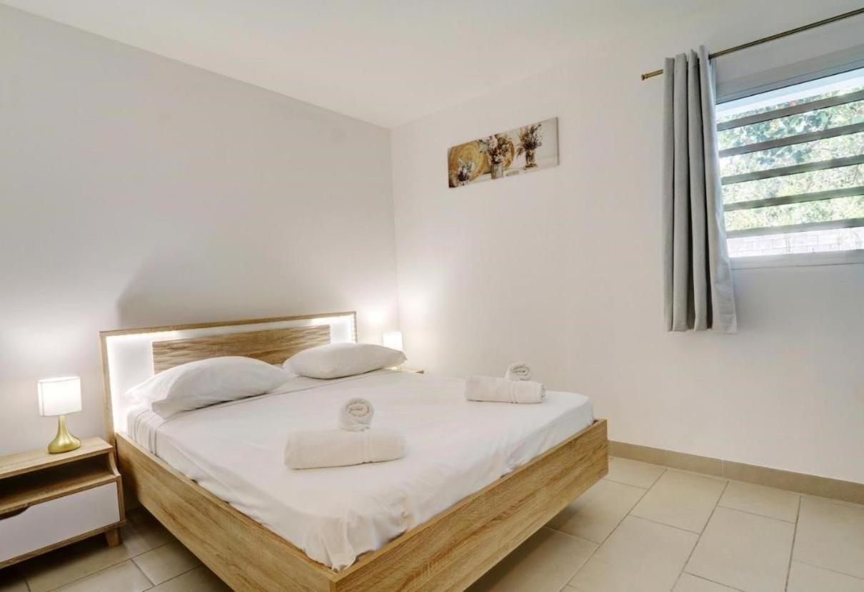 Charme Du Nord 2 Apartment Sainte Clotilde Bagian luar foto